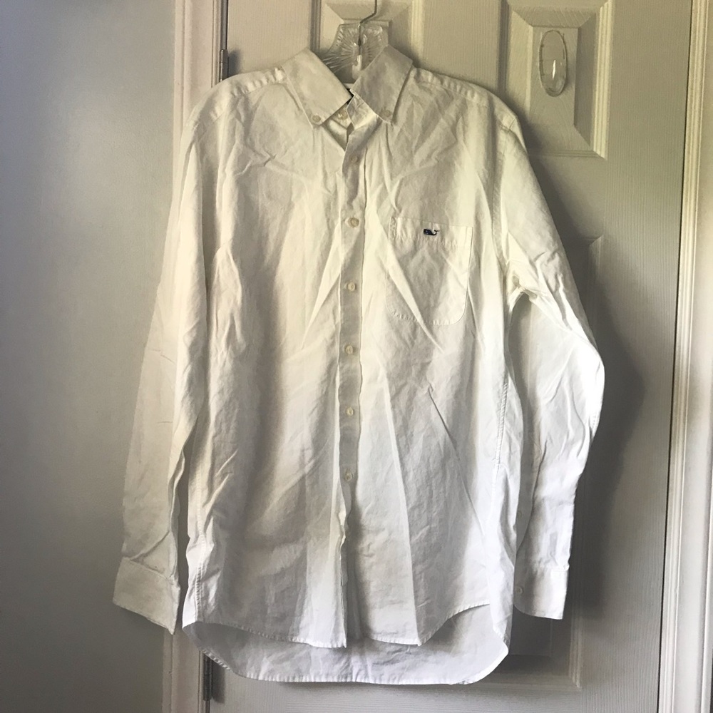 Men’s Vineyard Vines slim fit Tucker shirt. Size Medium.